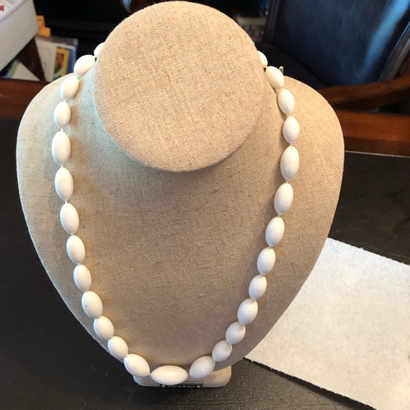 - ❤️White Necklace - Picture 6 of 8